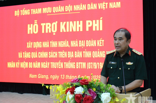 Bộ Tổng Tham mưu trao tặng kinh phí hỗ trợ xây dựng nhà tình nghĩa tại Quảng Nam