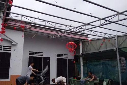 Lốc xoáy khiến hơn 30 ngôi nhà ở Hà Tĩnh bị tốc mái, hư hỏng