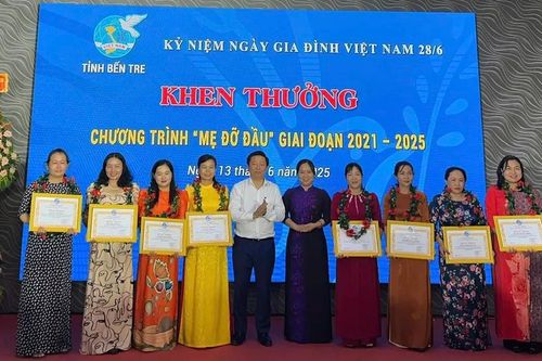 Bến Tre: Chương trình 'Mẹ đỡ đầu' giúp 1.317 trẻ mồ côi vươn lên trong cuộc sống