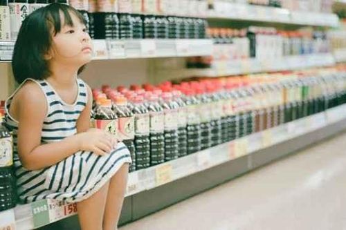 Siêu thị thành nơi tránh nóng cho 'khối nghỉ hè' nổi loạn