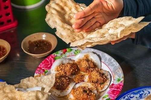 Đặc sản giòn rụm 'vừa ăn vừa đập' khiến du khách mê mẩn
