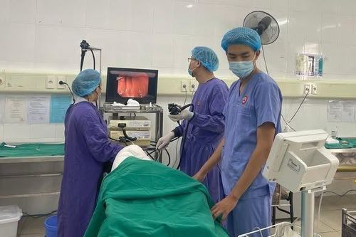 Cụ ông hơn 80 tuổi nguy kịch vì xuất huyết tiêu hóa