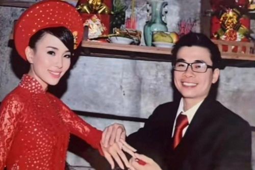 Hình ảnh hiện tại của cô dâu viral với ảnh cưới 14 năm trước