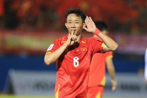 Châu Ngọc Quang nhận 'lót tay' cực lớn ở đội bóng mới?