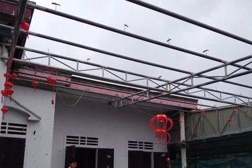 Lốc xoáy làm tốc mái hơn 30 nhà dân ở Hà Tĩnh