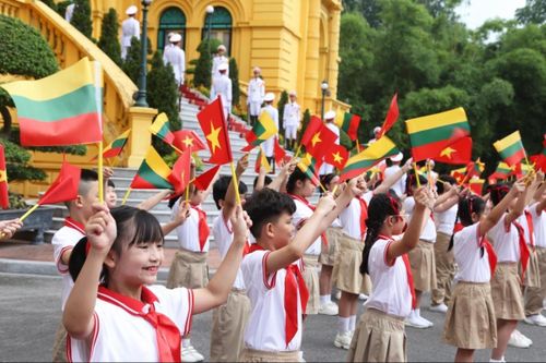 Tổng thống Cộng hòa Lithuania và Phu nhân kết thúc chuyến thăm chính thức Việt Nam