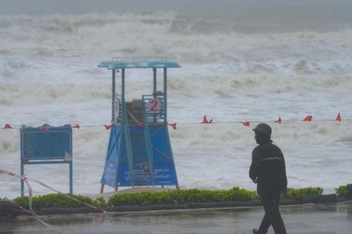 Trung Quốc: Bão Wutip tiếp tục mạnh lên, tỉnh Hải Nam sơ tán cư dân đến nơi cư trú an toàn