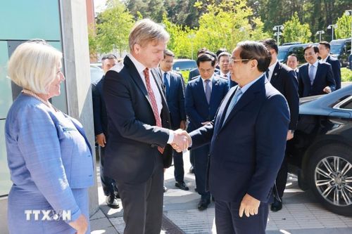 Thủ tướng Phạm Minh Chính thăm ngôi trường lâu đời và uy tín bậc nhất Thụy Điển