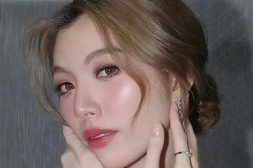 Nghệ sĩ bị fan cuồng bám đuôi, người thân cận tiếp tay