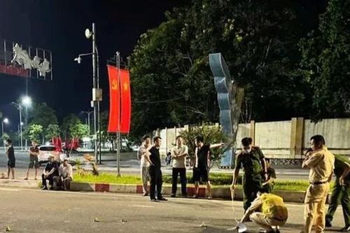 Khống chế 'quái xế' bỏ chạy, tông xe vào cán bộ công an xã