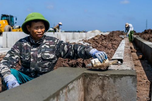 'Bám trụ' thi công đại dự án 6.400 tỷ ven biển Nam Định giữa nắng gắt 40 độ C