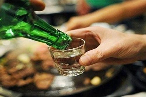 Hai người đàn ông tử vong bất thường sau khi uống rượu