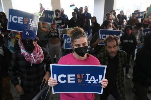 Dư luận Mỹ chia rẽ trước cách giải quyết tình trạng nhập cư của Tổng thống Trump