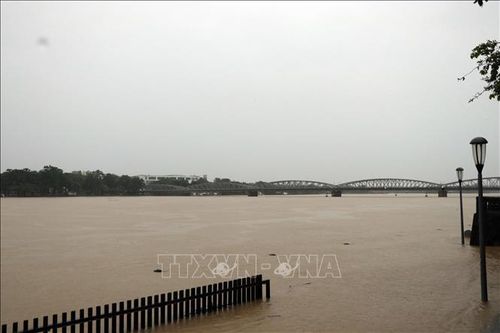 Bão số 1: Lũ trên sông Hương trên báo động 2, sông Bồ đạt đỉnh báo động 3