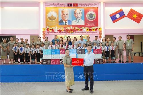 Trao yêu thương, kết nối tình thân Việt - Lào