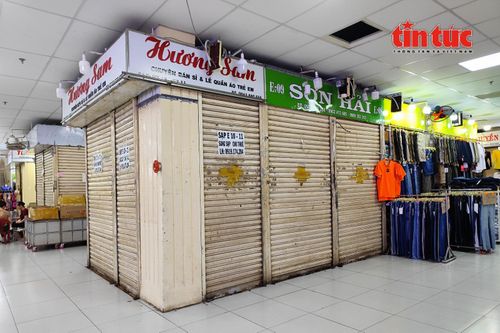 Hàng loạt sạp đóng cửa tại các khu chợ sỉ lớn nhất TP Hồ Chí Minh