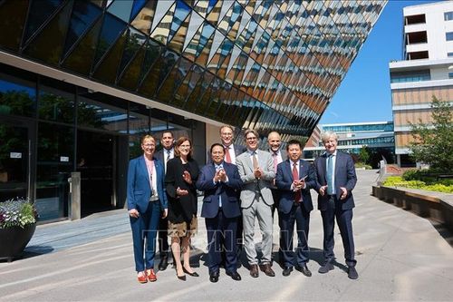 Thủ tướng Phạm Minh Chính thăm Viện Y khoa Karolinska