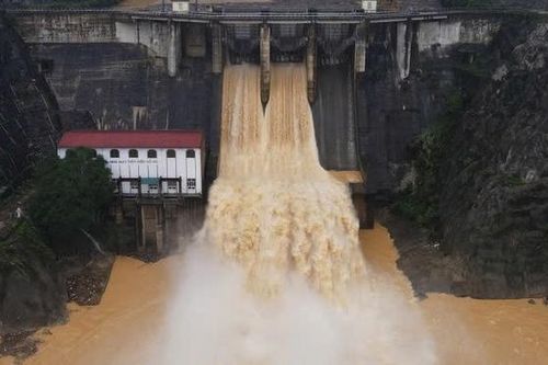 Hà Tĩnh mưa lớn, Thủy điện Hố Hô bắt đầu xả tràn