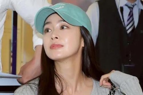 Biểu tượng sắc đẹp xứ Hàn lộ diện sau thời gian dài 'ở ẩn'