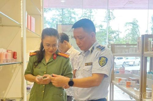 Xử phạt 35 triệu đồng đối với một cơ sở kinh doanh hàng mỹ phẩm không rõ nguồn gốc, xuất xứ tại Sa Pa