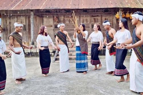Tháo gỡ rào cản trong tuyên truyền pháp luật vùng đồng bào DTTS