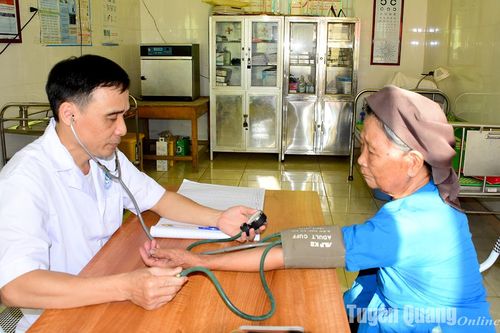 Chăm lo sức khỏe cho người cao tuổi