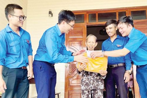 Đừng để thực tiễn phải chờ chính sách