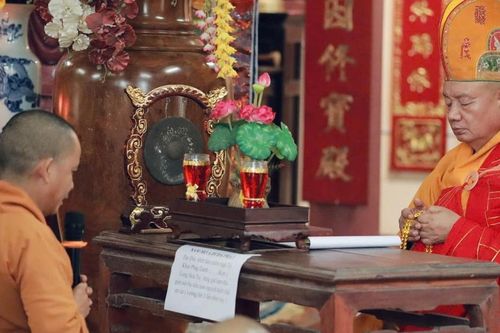 Bình Định: Chư Tăng H.Phù Cát tác pháp thọ an cư tại chùa Long Hoa