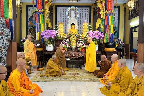 Chư Tăng Q.4 tác pháp an cư kiết hạ tại điểm an cư tại chỗ chùa Long Bửu