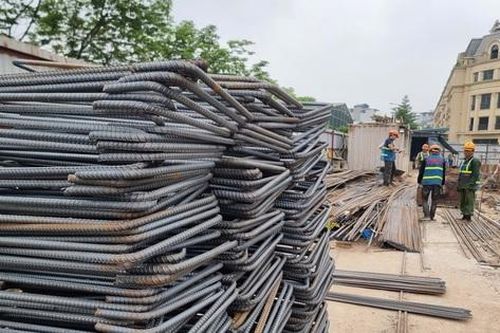 Nhà thầu chật vật xoay xở vì giá vật liệu xây dựng tăng cao ở Thủ đô