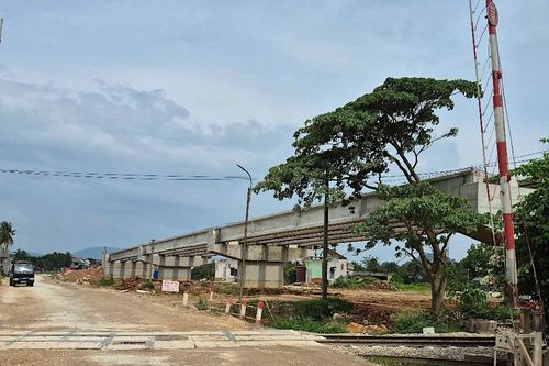 Chậm giải phóng mặt bằng, nguy cơ ảnh hưởng tiến độ dự án đường sắt Hà Nội - Vinh