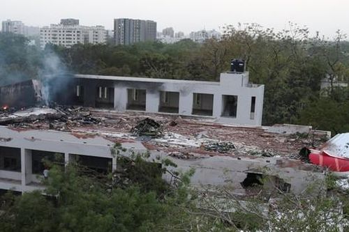 Vụ rơi máy bay Ấn Độ: Chuyên gia chỉ ra chi tiết bất thường
