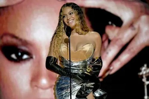 Beyoncé lập kỷ lục mới cho nghệ sĩ solo