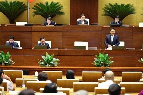 Băn khoăn việc đặt một trung tâm tài chính tại 2 thành phố