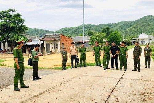 Con rể nổ súng vào nhà bố vợ rồi cướp xe máy bỏ trốn