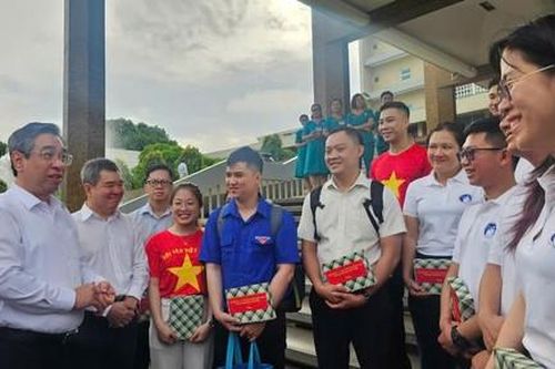 TPHCM: Đoàn y tế dân sự đầu tiên lên đường thực hiện nhiệm vụ tại Trường Sa