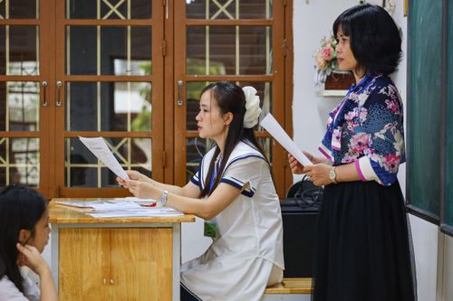 Giáo viên tranh luận môn Văn thi lớp 10 Hà Nội: Đề một đằng, đáp án một nẻo