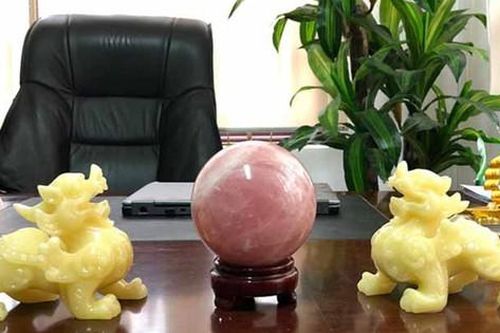 Những vật phẩm phong thủy người mệnh Hỏa không nên đặt trên bàn làm việc