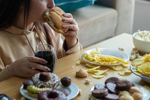 6 cách ăn uống để hạn chế suy thận ở người trẻ