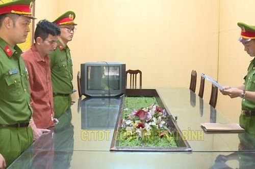 Bắt đối tượng sản xuất nhiều tấn khô gà, heo cháy tỏi... giả bán ra thị trường
