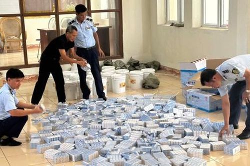 Khám kho hàng ở vùng biên, thu giữ hơn 5.400 tuýp thuốc trị ngứa nhập lậu