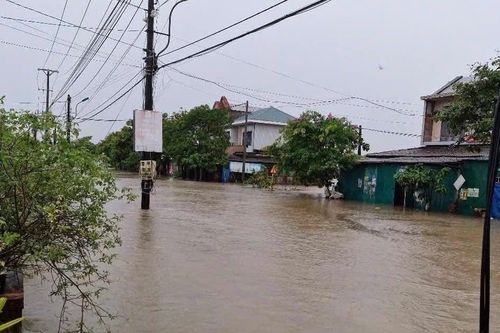 Người đàn ông bị điện giật tử vong thương tâm khi đang chống lũ tại nhà