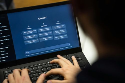 Sát ngày thi tốt nghiệp, sĩ tử 'cai nghiện' DeepSeek, ChatGPT
