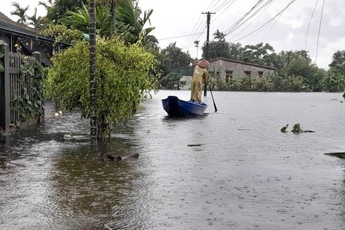 Lật thuyền giữa nước lũ, 2 người đàn ông tử vong