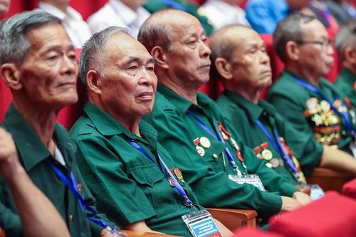 Chủ tịch nước tặng quà người có công nhân dịp 27/7/2025