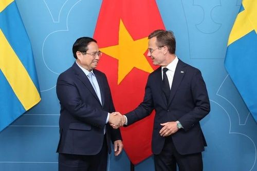 Sáng mãi ngọn đuốc tình hữu nghị thủy chung