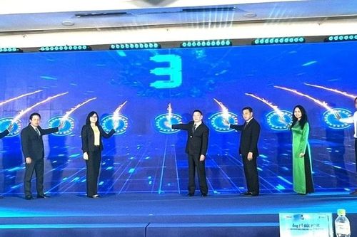 Chuyển đổi số chợ truyền thống hỗ trợ bà con tiểu thương tiếp cận kinh tế số bền vững