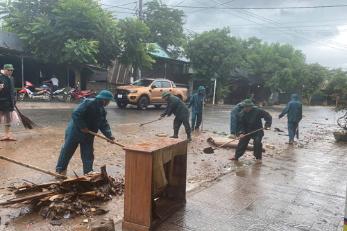 Quảng Trị: Gần 300 cán bộ, chiến sĩ khắc phục hậu quả mưa lũ