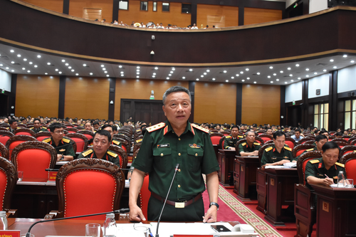 Thượng tướng Lê Quang Minh tổng duyệt chương trình Tổng kết 5 năm hoạt động Giải thưởng Tuổi trẻ sáng tạo trong Quân đội