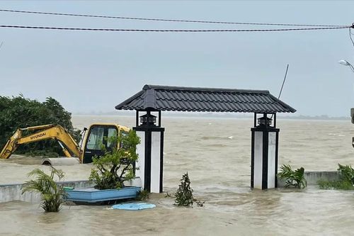 Ít nhất 5 người tử vong do mưa lũ ở Huế và Quảng Trị